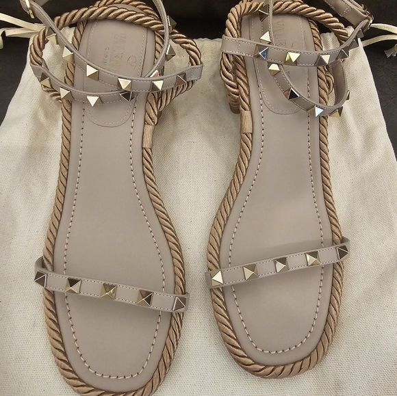 Valentino Garavani Cream Sandals with Gold Accents - Picture 2 of 6